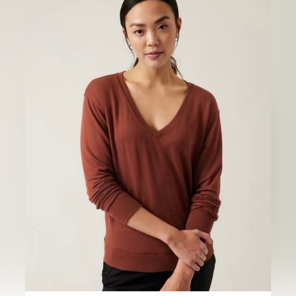Athleta Sunrise Rust Brown V-Neck Sweatshirt Size L